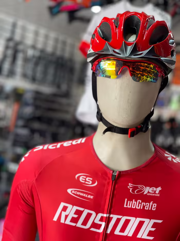 Capacete de ciclismo visto de lado